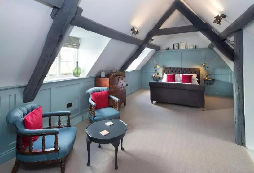 هتل The George Townhouse