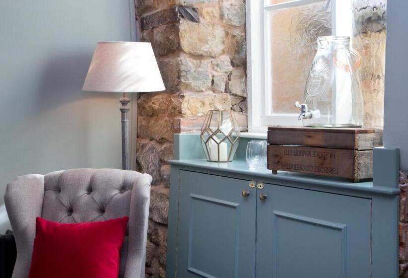 בית מלון כפרי The George Townhouse