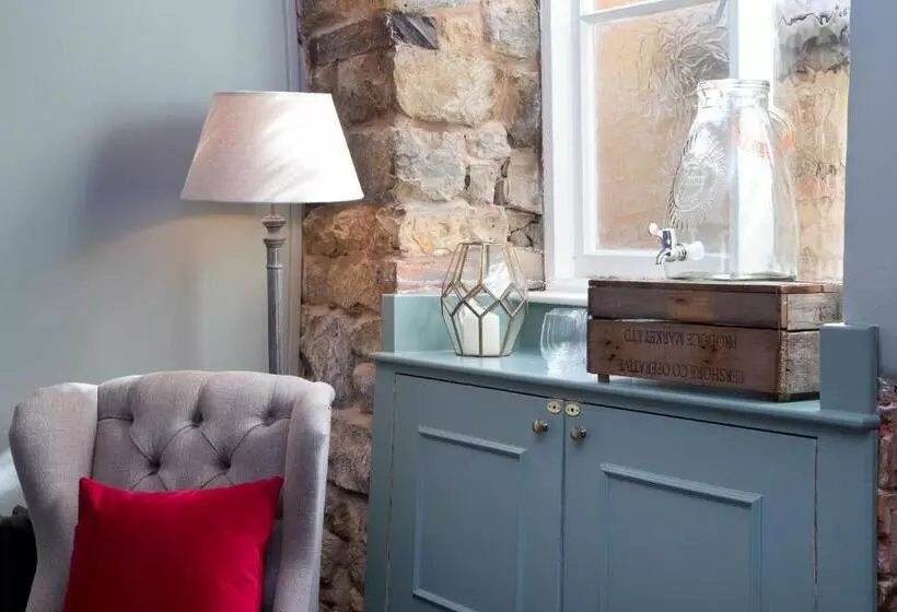 هتل The George Townhouse