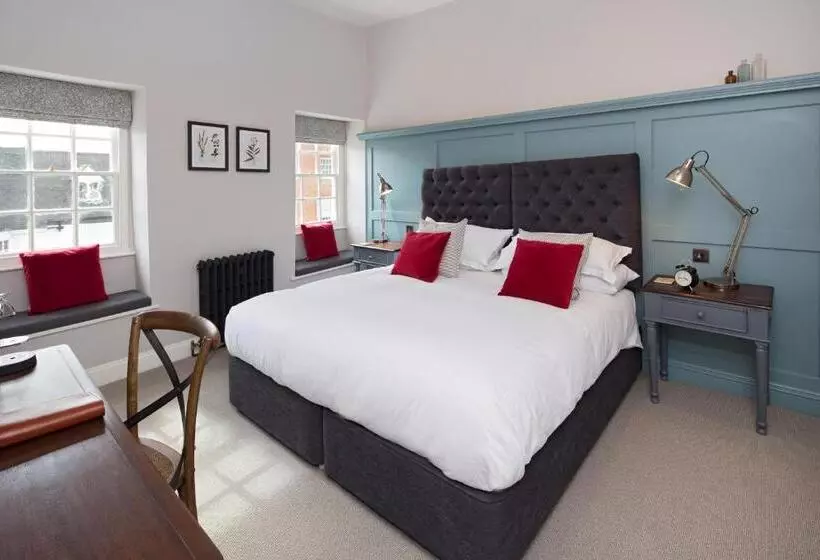 هتل The George Townhouse