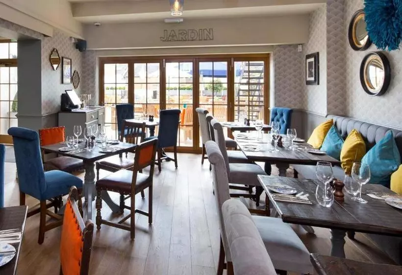 هتل The George Townhouse