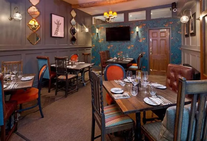 هتل The George Townhouse