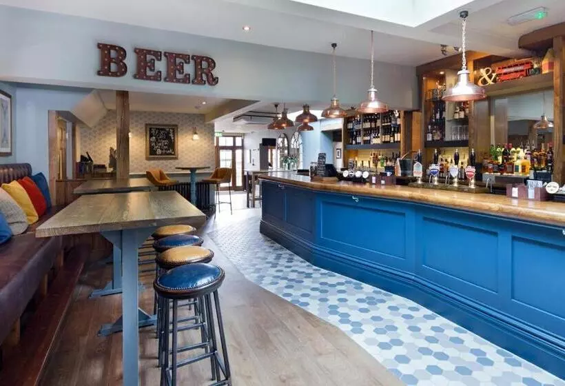 هتل The George Townhouse