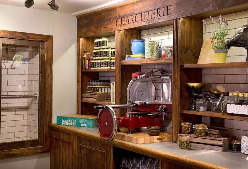 هتل The George Townhouse