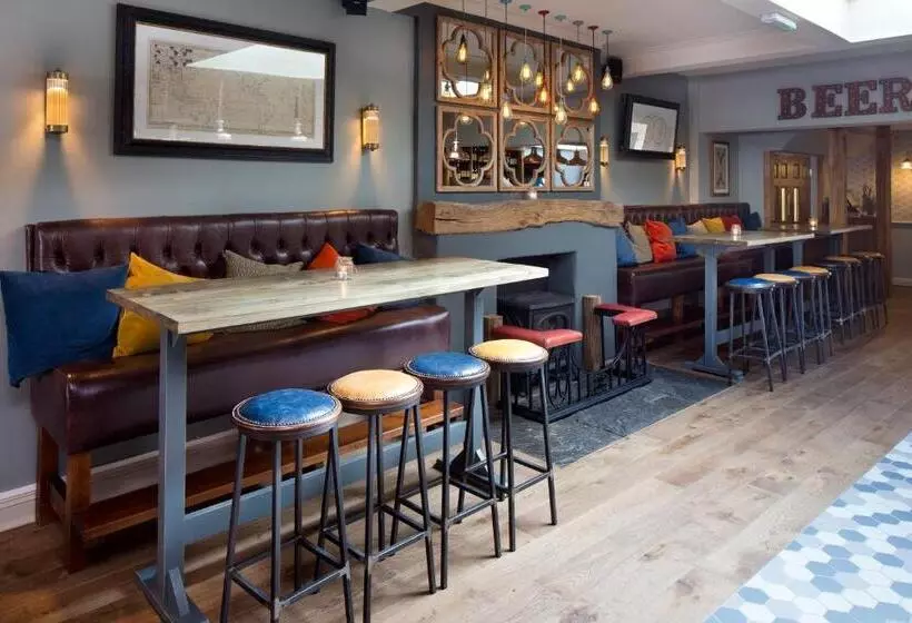 هتل The George Townhouse