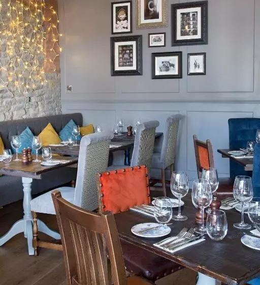 هتل The George Townhouse