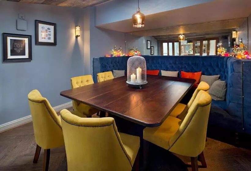 هتل The George Townhouse