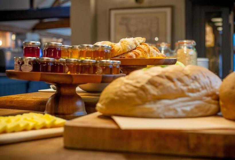 בית מלון כפרי The George Townhouse