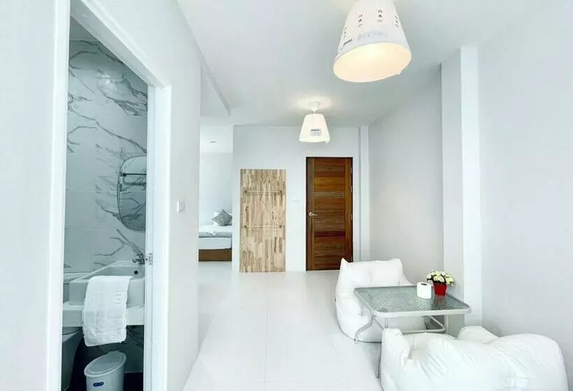 Retkeilymaja Thirty Tree Garden House