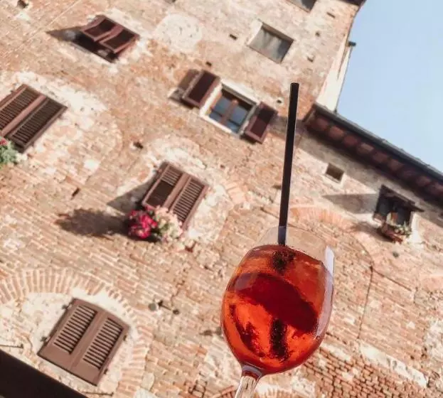 Aamiaismajoitus (B&B) Antica Torre Del Borgo