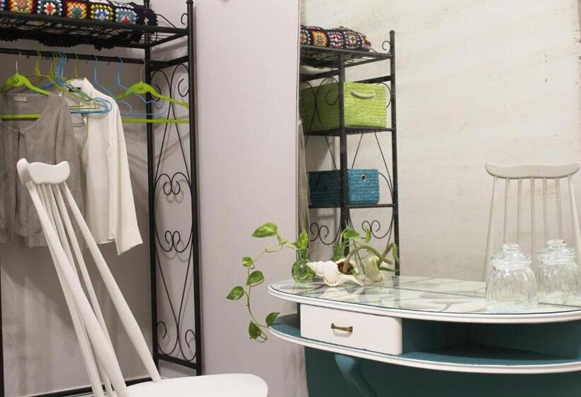 ベッドアンドブレックファースト Jacaranda