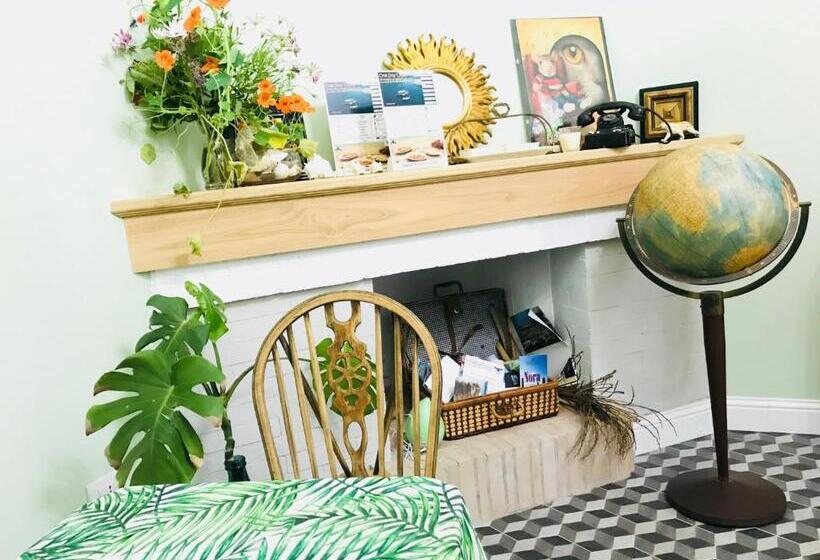 ベッドアンドブレックファースト Jacaranda