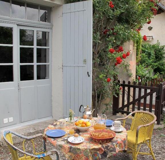 تختخواب و صبحانه Le Château