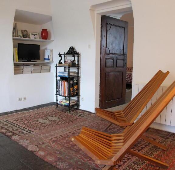 تختخواب و صبحانه Le Château