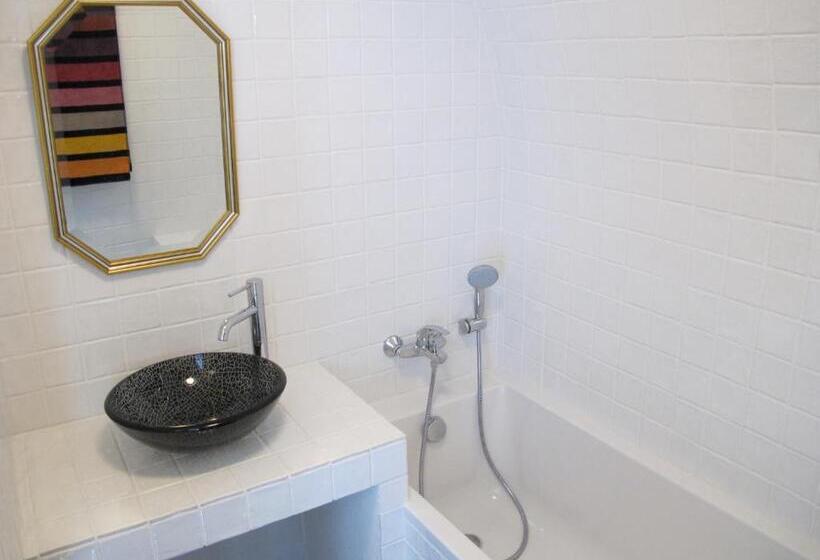 تختخواب و صبحانه Le Château