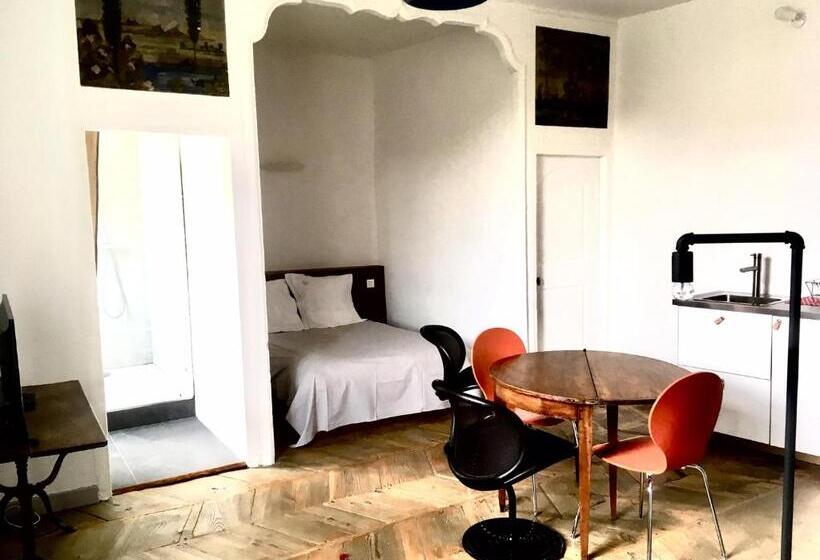 تختخواب و صبحانه Le Château