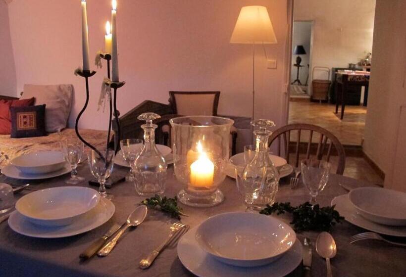 تختخواب و صبحانه Le Château