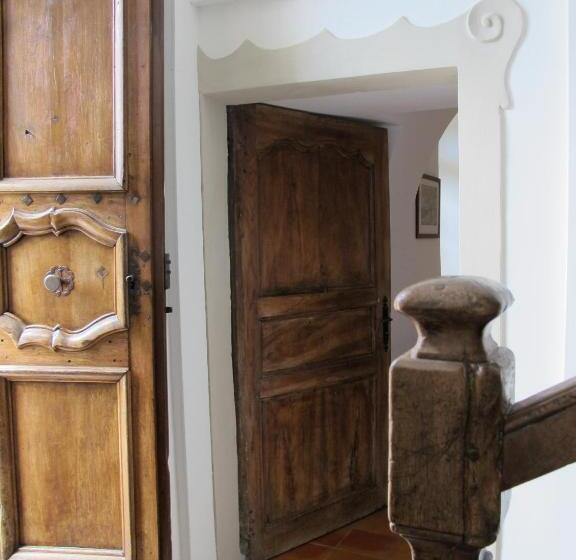 تختخواب و صبحانه Le Château