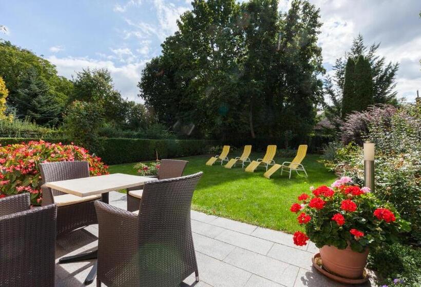 تختخواب و صبحانه Pension Elfy