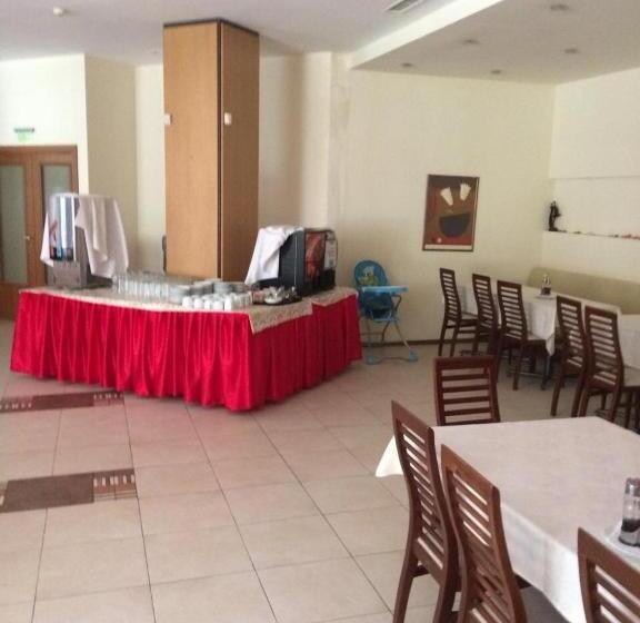 Enjoy Studios And Lovely Apartment Villa Park