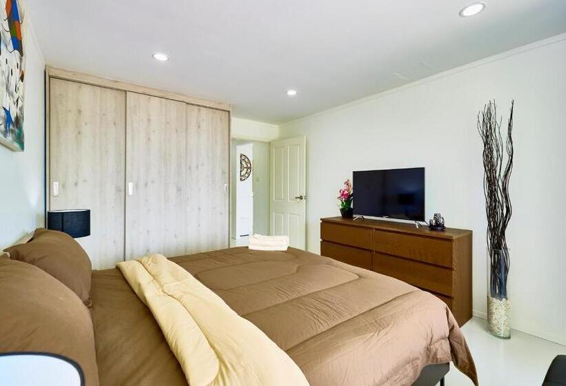 Luxurious Apartment On Jomtien Beach Road