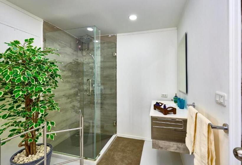 Luxurious Apartment On Jomtien Beach Road