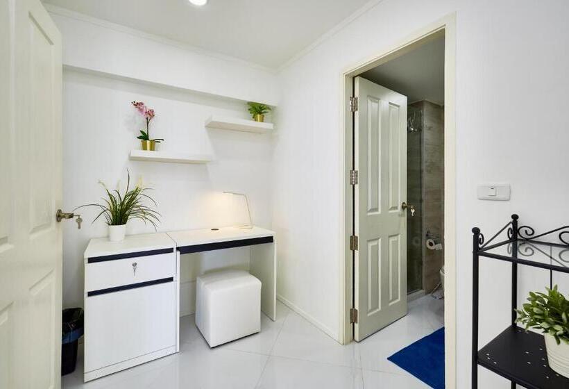 Luxurious Apartment On Jomtien Beach Road