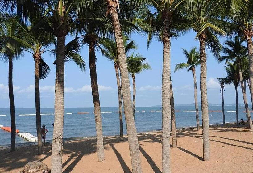 Luxurious Apartment On Jomtien Beach Road