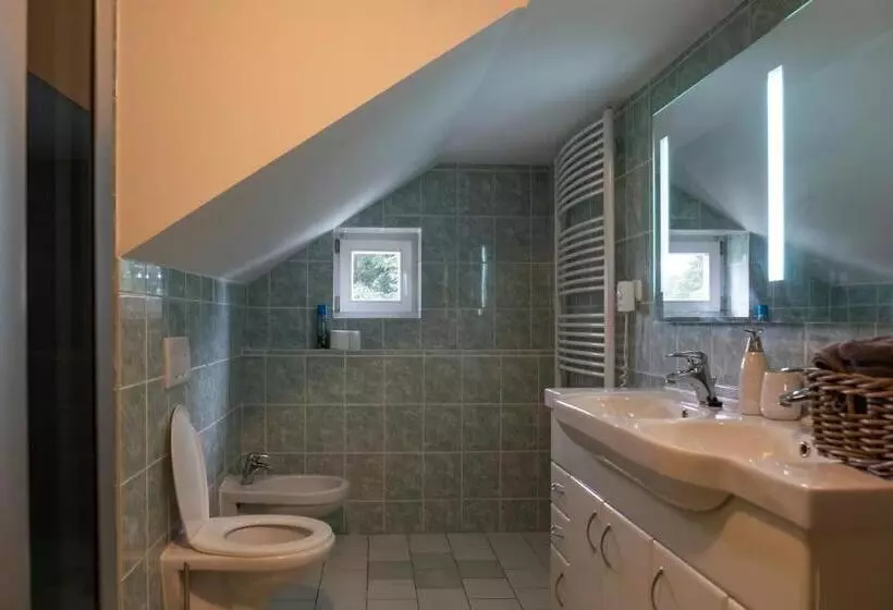 Majatalo Penzion Vlčárna