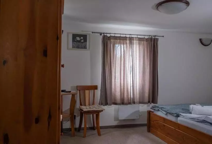 Majatalo Penzion Vlčárna