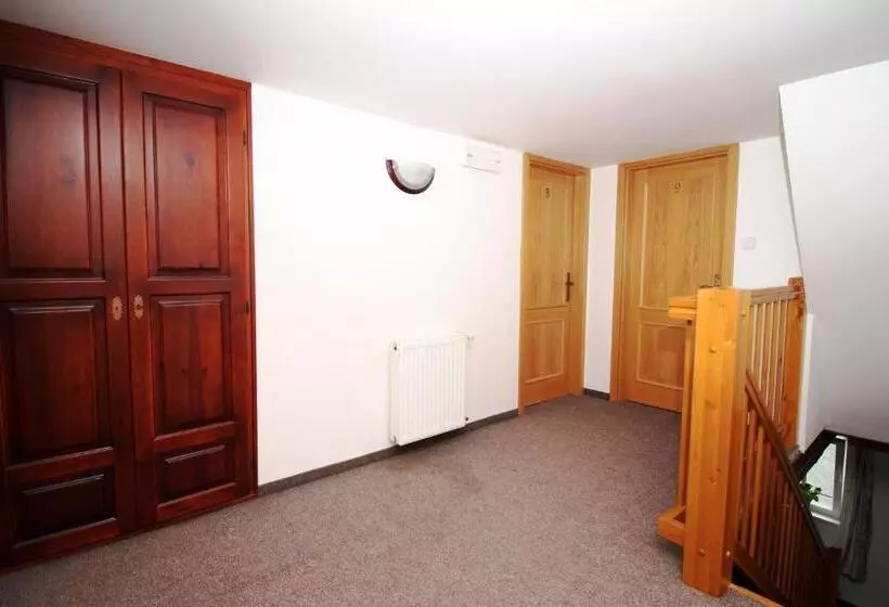 Majatalo Penzion Vlčárna