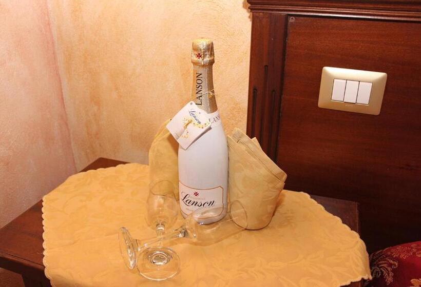 Villa Paladino   B&b E Guest House