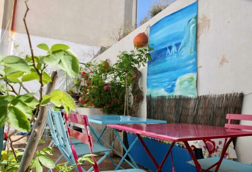 هاستل Au Petit Chez Soi