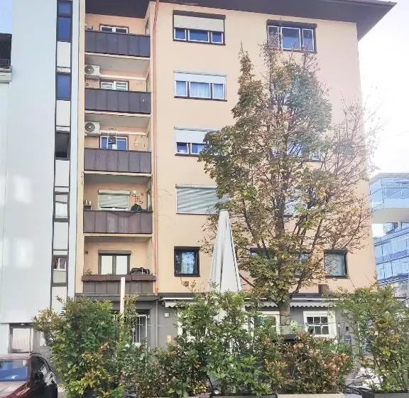 Alfa Stuttgart City 4zw Beste City Lage Berliner Platz Max 8 Personen Netflix Küche Wm L 4br 7 Beds