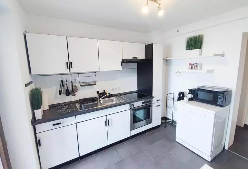 Alfa Stuttgart City 4zw Beste City Lage Berliner Platz Max 8 Personen Netflix Küche Wm L 4br 7 Beds