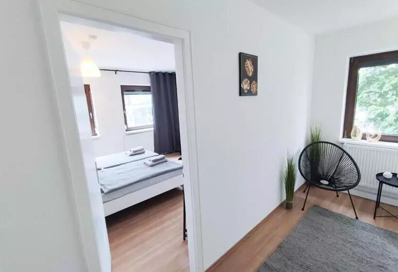 Alfa Stuttgart City 4zw Beste City Lage Berliner Platz Max 8 Personen Netflix Küche Wm L 4br 7 Beds