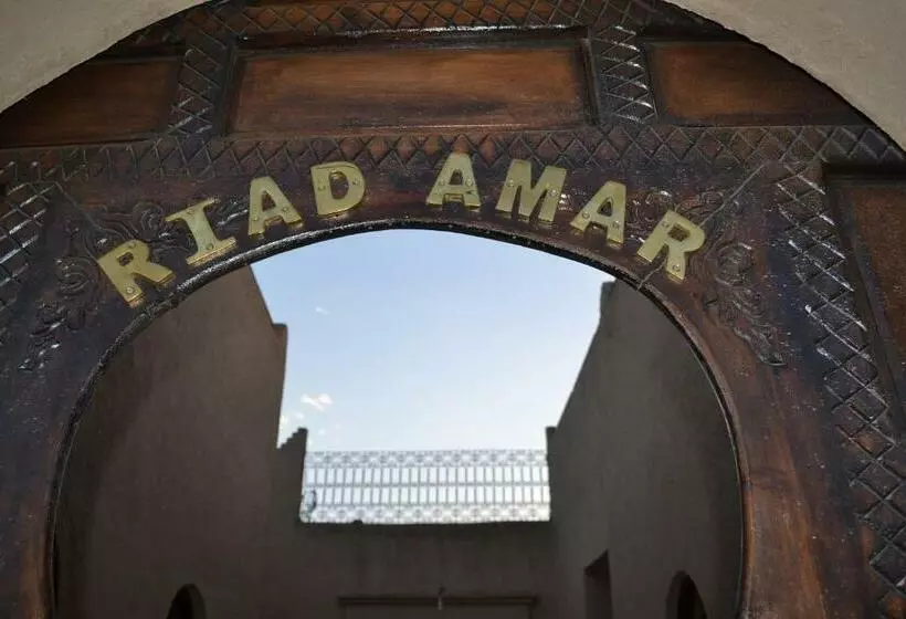 تختخواب و صبحانه Riad Amar