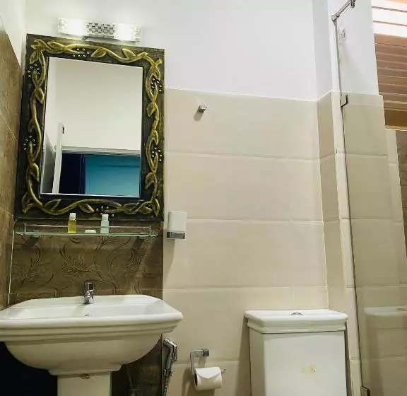 Hotelli Nilaveli Hybrid Holiday