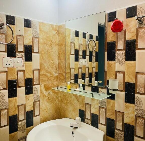 فندق Nilaveli Hybrid Holiday