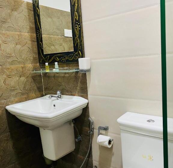 فندق Nilaveli Hybrid Holiday