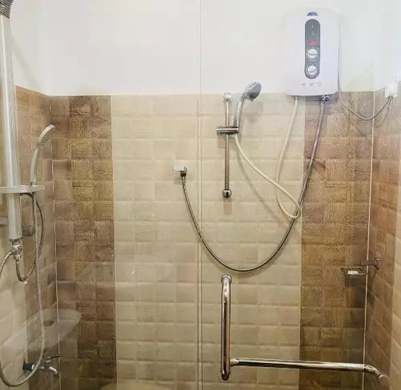 Hotelli Nilaveli Hybrid Holiday