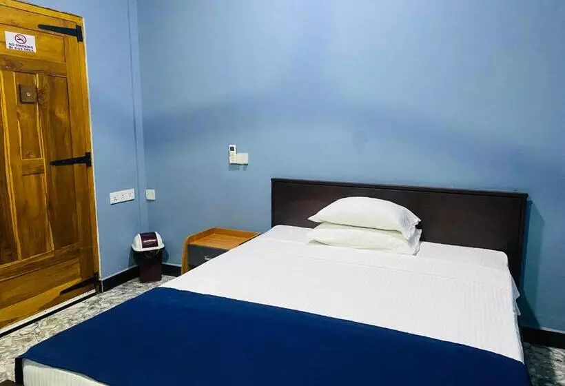 Hotelli Nilaveli Hybrid Holiday