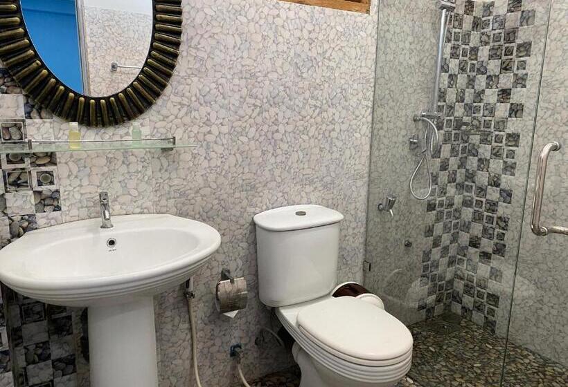 فندق Nilaveli Hybrid Holiday