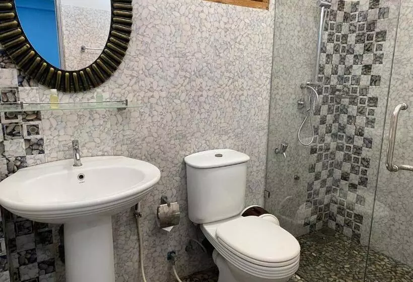 Hotelli Nilaveli Hybrid Holiday