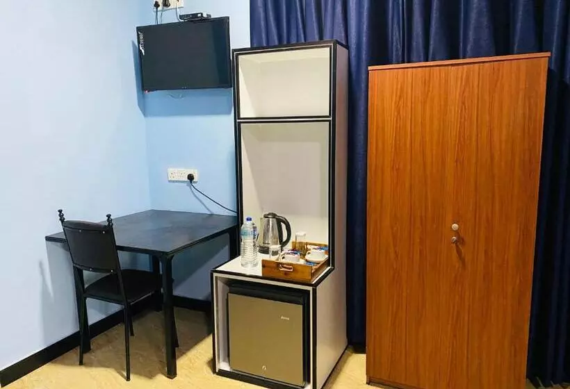 Hotelli Nilaveli Hybrid Holiday