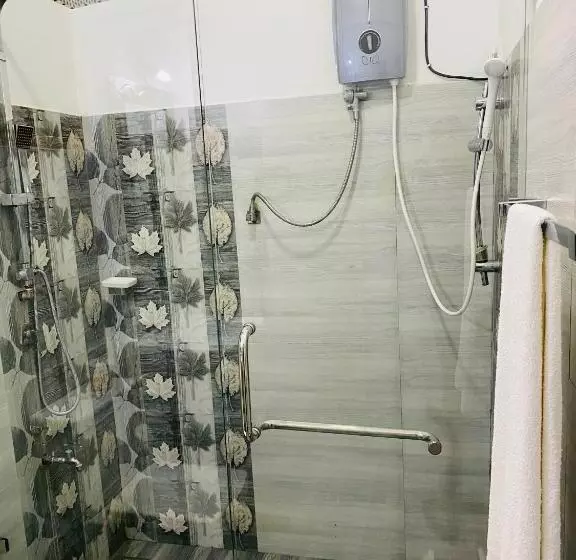 Hotelli Nilaveli Hybrid Holiday