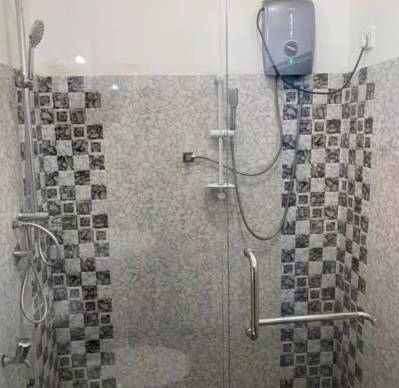 Hotelli Nilaveli Hybrid Holiday