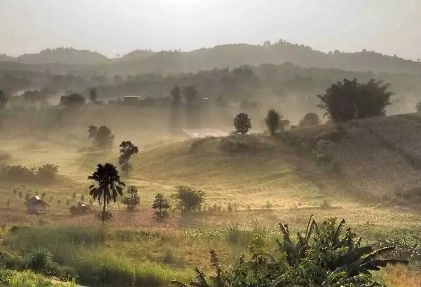 پانسیون บ้านไม้สายหมอกเขาค้อ โฮมสเตย์ Bann Mai Sai Mhog Khao Kho Homestay