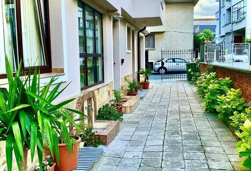 Majatalo Guest House Briz