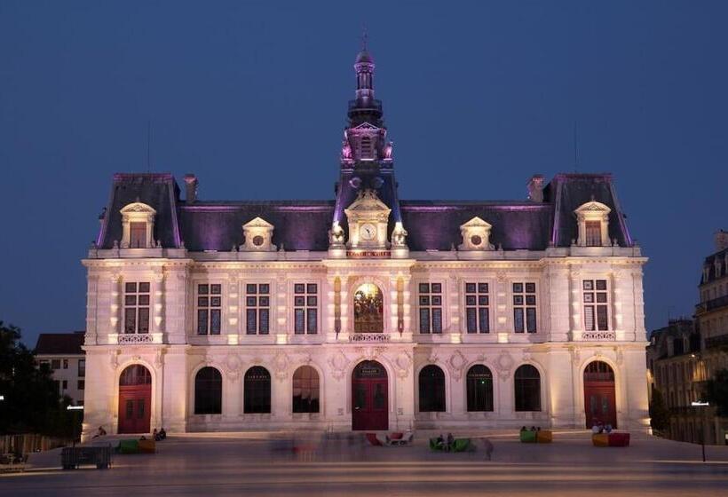 • Bel Appartement   Centre Historique De Poitiers